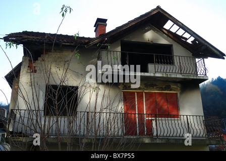 Srebrenica, Bosnien, muslimische Häuser zerstört von den Mitgliedern des serbischen Paramilitärs und der Armee der Republik Srpska. Stockfoto