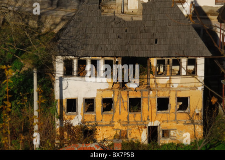 Srebrenica, Bosnien, muslimische Häuser zerstört von den Mitgliedern des serbischen Paramilitärs und der Armee der Republik Srpska. Stockfoto