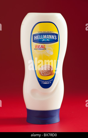 Flip Top Kunststoffbehälter Hellmann echte Mayonnaise Stockfoto