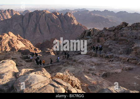 Reisende aus der Morgendämmerung Mahnwache auf dem Berg Sinai. Stockfoto