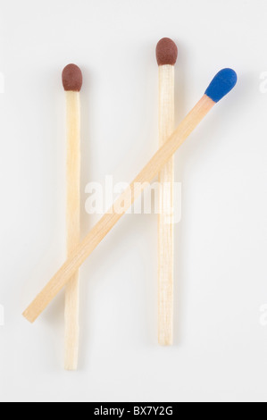 Zusammensetzung der 3 Sicherheitsstreichhölzer auf weiß. Stockfoto