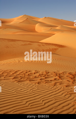 Abstrakte Muster in den Dünen der Rub Al Khali oder leere Viertel. Stockfoto