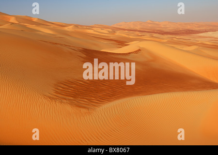 Abstrakte Muster in den Dünen der Rub Al Khali oder leere Viertel. Stockfoto