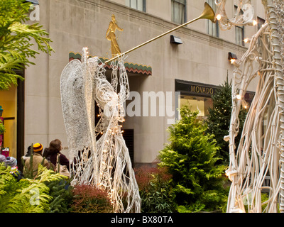 Herald Angel Dekoration, Rockefeller Center, NYC Stockfoto