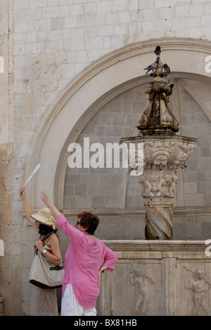 Eine kleine Onofrio-Brunnen gehört zu den Sehenswürdigkeiten in der Altstadt von Dubrovnik. Italienischer Architekt entwarf Onofrio De La Cava Stockfoto