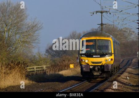 365515 British Rail Class 365 Standardklasse, elektrische Mutiple-Einheit auf der Kings Lynn zu Kings Cross Linie Richtung Süden. Stockfoto