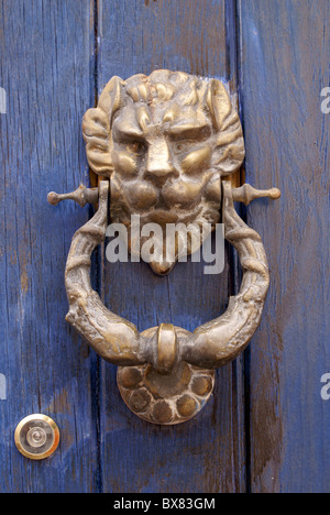 Metal lion Türklopfer, San Miguel de Allende, Guanajuato, Mexiko Stockfoto