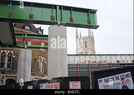 Bau der neuen Thameslink-Brücke von Bedale Street, London Bridge, London, England Stockfoto