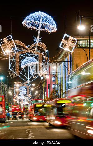 Oxford Street beleuchtet für die Weihnachtszeit 2010, London, Vereinigtes Königreich Stockfoto