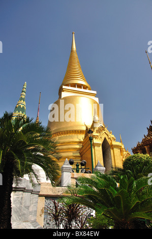 Goldenen Phra Siratana Chedi, obere Terrasse, Grand Palace, Rattanakosin, Bangkok, Thailand Stockfoto