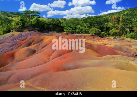 Der weltweit berühmte Terres-des Sept Coleurs (sieben farbige Erde) in Chamarel, Rivere Noire (Black River), Mauritius. Stockfoto