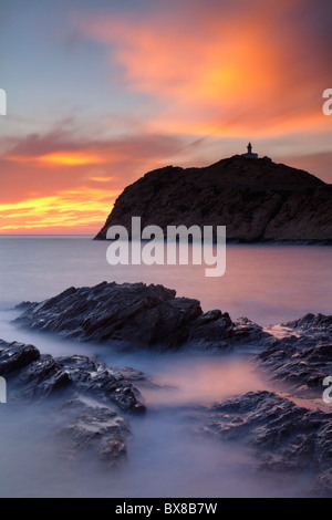 La Pietra Insel mit dem Leuchtturm Phare De La Pietra, l ' Ile-Rousse, Balagne, Korsika, Frankreich Stockfoto