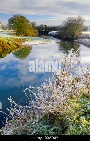 Winter-Flusslandschaft Stockfoto