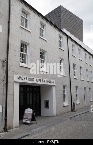 Main entrance ans neue Wexford Opera House, Heimat der weltberühmten Wexford Opera Festival, Wexford Town, Irland. Stockfoto