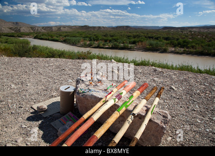 Handarbeiten zum Verkauf von Mexikanern illegal überqueren Rio Grande Stockfoto