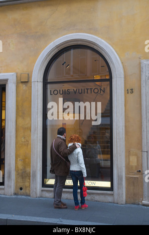 Louis Vuitton-Geschäft entlang der Via dei Condotti Straße Tridente Bezirk Rom Italien Europa Stockfoto