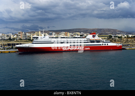 Superfast Fähren Pkw Autofähre Superfast XI im Hafen von Piraeus Griechenland Stockfoto