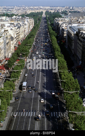 Avenue des Champs-Élysées vom Arc de Triomphe, Paris, Frankreich gesehen. Stockfoto