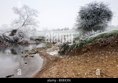 Winter-Flusslandschaft Stockfoto