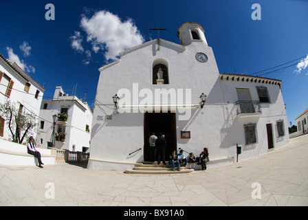 Kirche und Platz in Altea La Vella oder Altea La Vieja, Provinz Alicante, Costa Blanca, Spanien Stockfoto