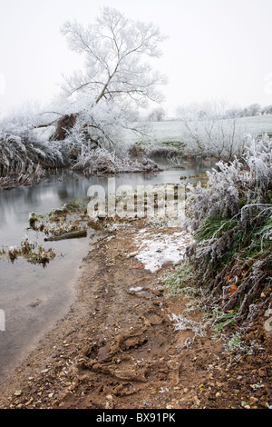 Winter-Flusslandschaft Stockfoto