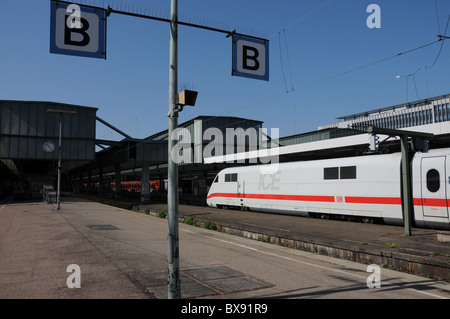 Eis im Stuttgarter Hauptbahnhof Stockfoto