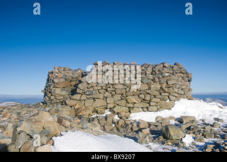 Der Gipfel Cairn auf Scafell Pike, der höchste Berg in England Stockfoto