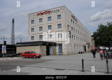 Ulm Hauptbahnhof von außen Stockfoto