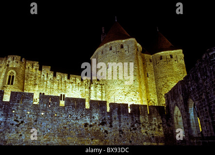 La Cite einer mittelalterlichen feudalen Festung in der Stadt Carcassonne Languedoc-Roussillon Frankreich Europa Stockfoto