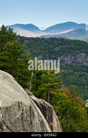 Blick auf Berge von Dom Leiste im Echo Lake State Park in der Nähe von North Conway, New Hampshire Stockfoto