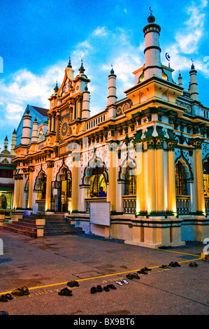 Außenseite des Masjid Abdul Gafoor Moschee in Little India Gegend von Singapur Stockfoto