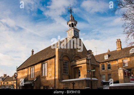 Uhrturm, Rathaus, High Street, Chipping Campden, Cotswolds, Gloucestershire, England, Vereinigtes Königreich. Stockfoto