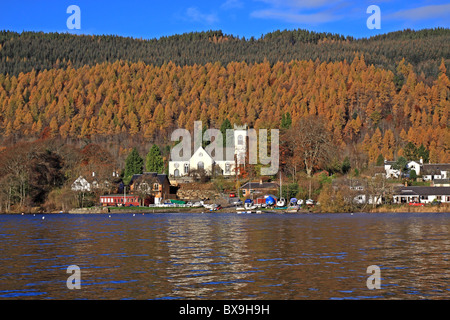 UK Schottland Tayside Perthshire Loch Tay und Dorf Kenmore im Herbst Stockfoto