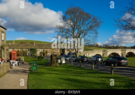 Yorkshire Dales Burnsall Dorf im Herbst Winter Lower Wharfedale North Yorkshire National Park England Vereinigtes Königreich GB Großbritannien Stockfoto