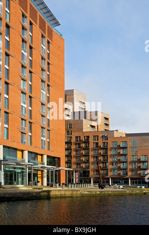 Moderne Gebäude Wohnungen Wohnungen Restaurants im Stadtzentrum Granary Wharf Leeds West Yorkshire England Großbritannien GB Groß Großbritannien Stockfoto