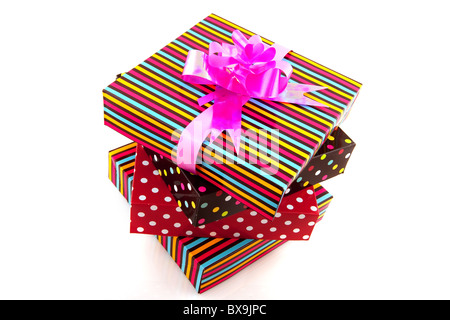 Bunte Stapel mit Geschenken mit Streifen und Berührung Stockfoto
