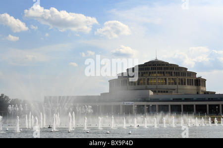 Multimedia-Brunnen und die Jahrhunderthalle. Breslau, Niederschlesien, Polen. Stockfoto