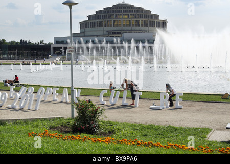 Künstler machen Satz "Europäische Kultur" dargelegt in weißen Druckbuchstaben. Stockfoto