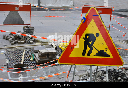 Website-Bauarbeiten auf Pflaster Stockfoto