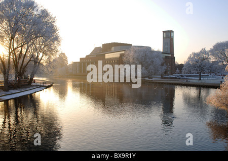 Das neue RSC-Theater und der Fluss Avon im Winter, Stratford-upon-Avon, Großbritannien Stockfoto