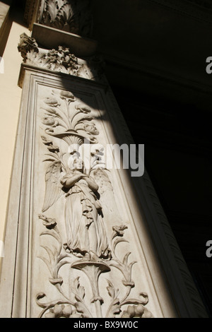 Detail der Schnitzerei an Wand Sant'Antonio da Padova Kirche, Rom Stockfoto