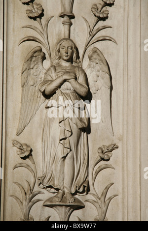 Detail der Schnitzerei an Wand Sant'Antonio da Padova Kirche, Rom Stockfoto