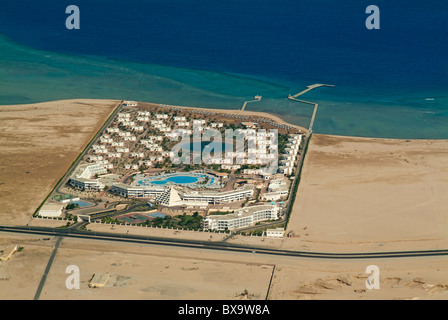 Lesen Meer Urlaub Resort Luftbild - Ansicht von Küstenorten und umgebenden Wüste, Hurghada, Rotes Meer, Ägypten. Stockfoto