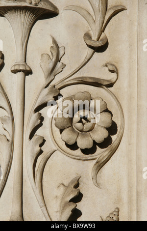 Detail der Schnitzerei an Wand Sant'Antonio da Padova Kirche, Rom Stockfoto