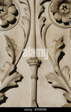 Detail der Schnitzerei an Wand Sant'Antonio da Padova Kirche, Rom Stockfoto