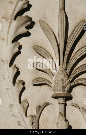 Detail der Schnitzerei an Wand Sant'Antonio da Padova Kirche, Rom Stockfoto