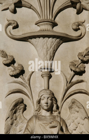 Detail der Schnitzerei an Wand Sant'Antonio da Padova Kirche, Rom Stockfoto