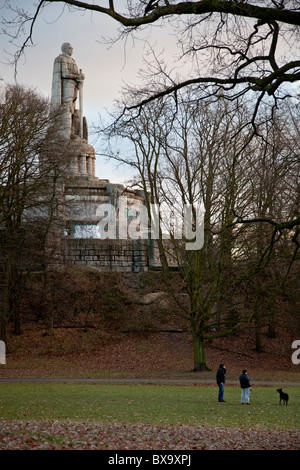 Statue des Otto von Bismarck / Bismaarck-Denkmal, in dem Alter Elbpark in der Hamburger Neustadt. Stockfoto