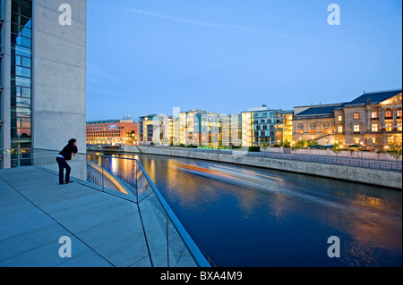 Blick auf die Spree aus dem Marie-Elisabeth-Lueders-Haus, Berlin, Deutschland Stockfoto