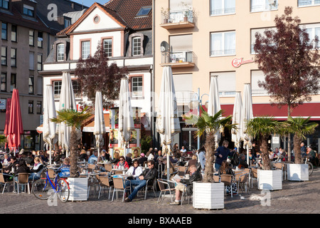 CAFE AM MARKTPLATZ, MANNHEIM, BADEN-WÜRTTEMBERG, DEUTSCHLAND Stockfoto